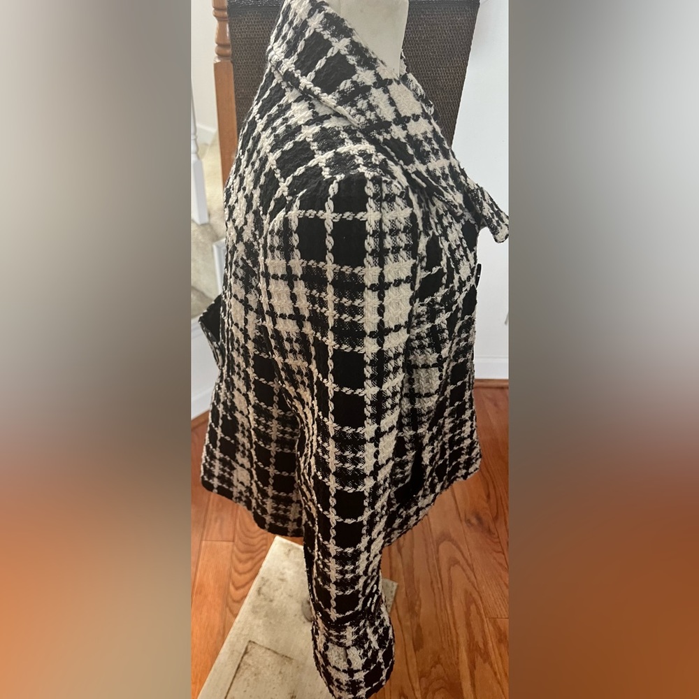 Women’s wool houndstooth double breasted cropped jacket - Picture 4 of 7